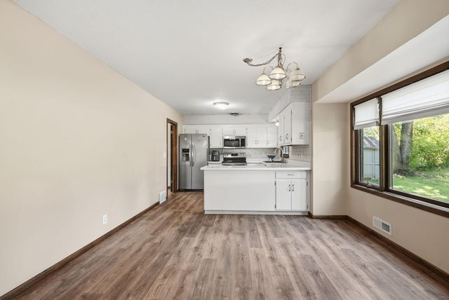 916 Whitney Drive, Apple Valley, MN 55124