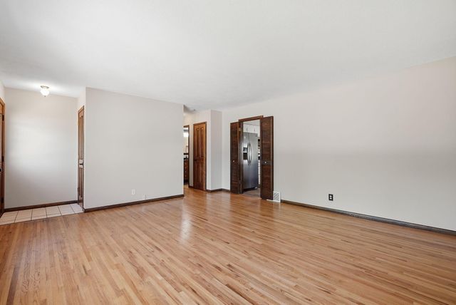 916 Whitney Drive, Apple Valley, MN 55124