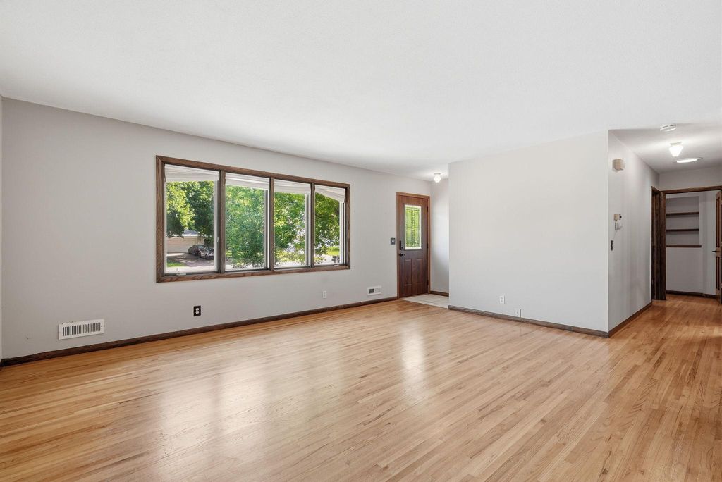 916 Whitney Drive, Apple Valley, MN 55124 — photo 2
