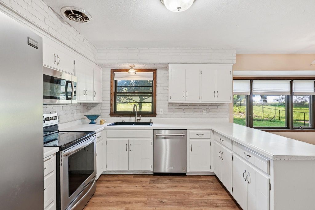 916 Whitney Drive, Apple Valley, MN 55124 — photo 4