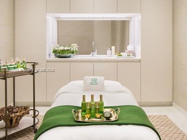 16901 Collins Ave 1402, Sunny Isles Beach, FL 33160