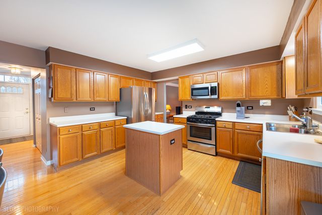 621 Kirkland Drive, Algonquin, IL 60102