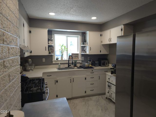 575 Bush Street, Central Point, OR 97502