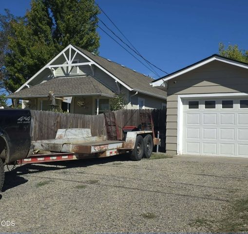 575 Bush Street, Central Point, OR 97502