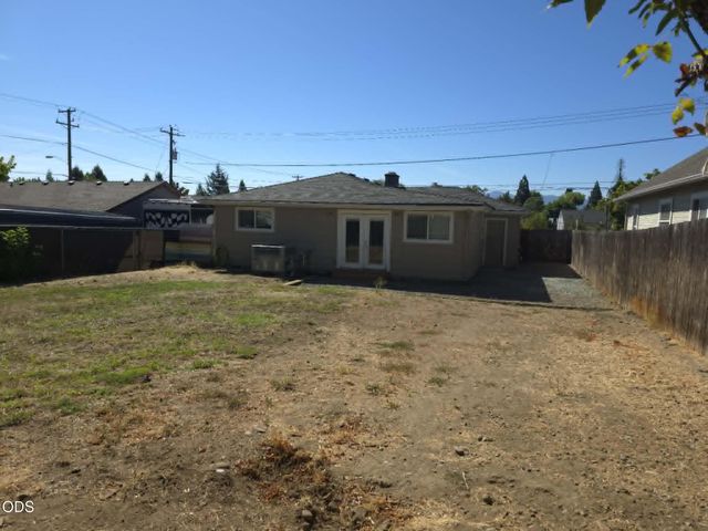 575 Bush Street, Central Point, OR 97502
