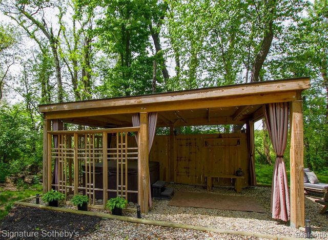 4945 Whitlow Court, Commerce Twp, MI 48382