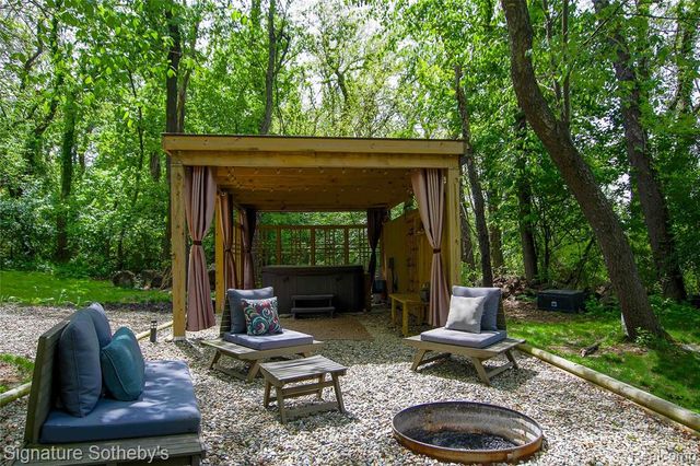 4945 Whitlow Court, Commerce Twp, MI 48382