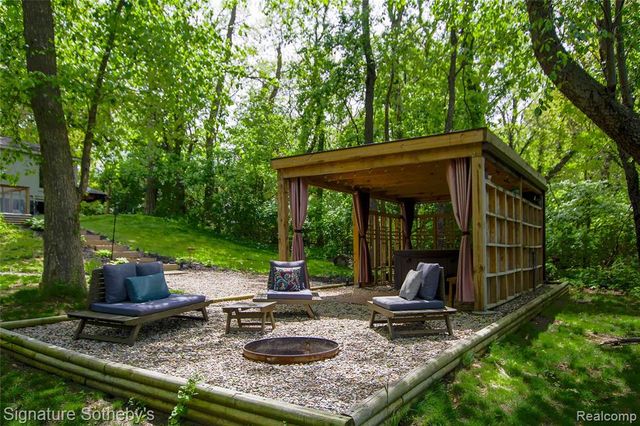 4945 Whitlow Court, Commerce Twp, MI 48382