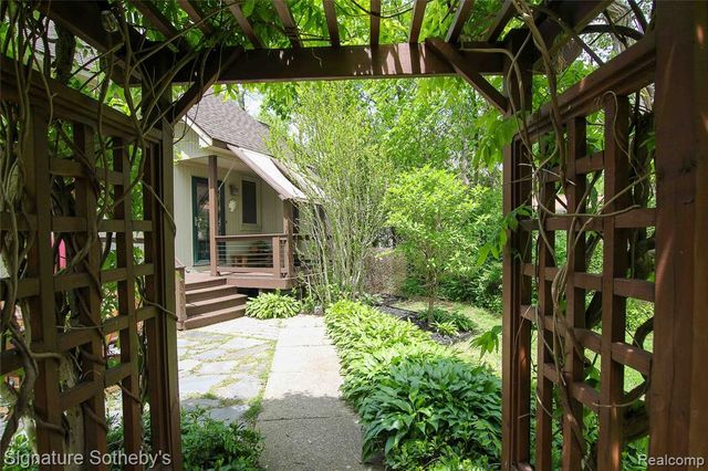 4945 Whitlow Court, Commerce Twp, MI 48382