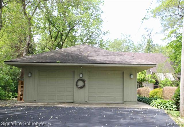 4945 Whitlow Court, Commerce Twp, MI 48382