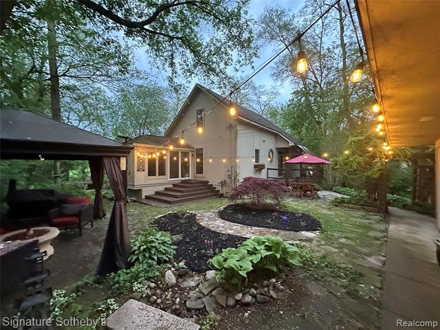 4945 Whitlow Court, Commerce Twp, MI 48382