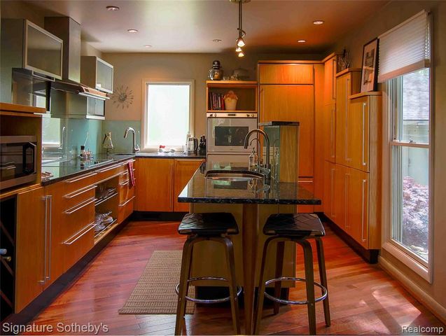 4945 Whitlow Court, Commerce Twp, MI 48382