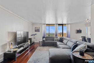 300 Winston 2908, Cliffside Park, NJ 07010