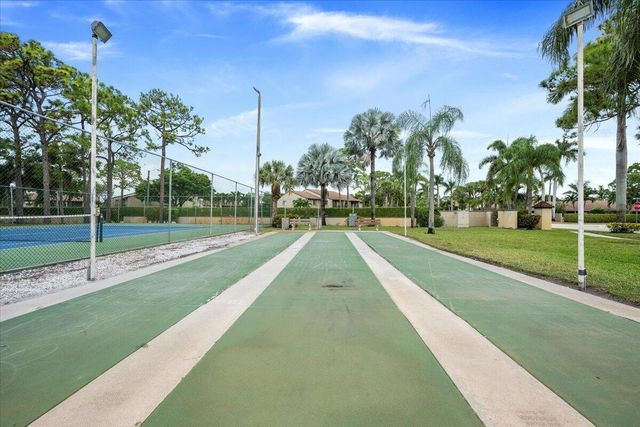 708 Sunny Pine Way B1, Greenacres, FL 33415