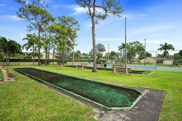 708 Sunny Pine Way B1, Greenacres, FL 33415