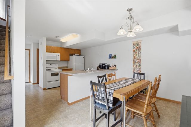 531 E Goldfinch, Tiffin, IA 52340