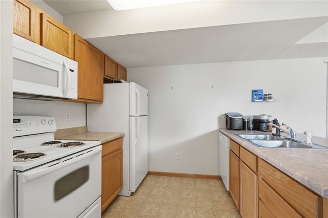531 E Goldfinch, Tiffin, IA 52340