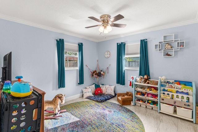 149 SE 27th Place, Boynton Beach, FL 33435