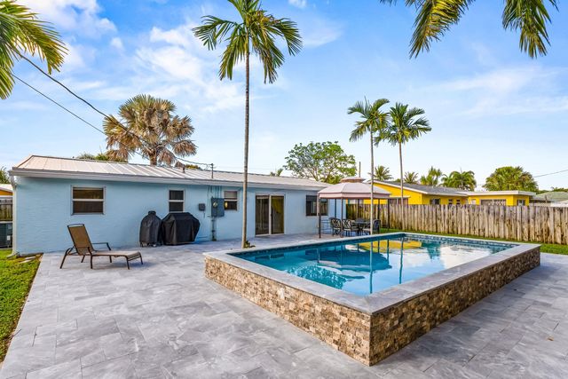 149 SE 27th Place, Boynton Beach, FL 33435