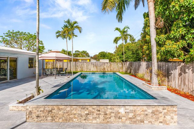 149 SE 27th Place, Boynton Beach, FL 33435