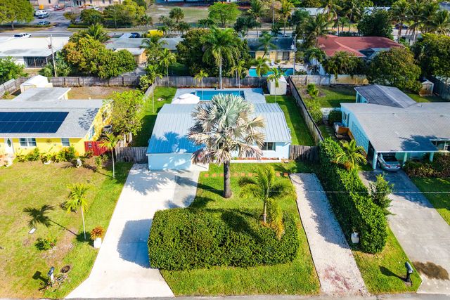 149 SE 27th Place, Boynton Beach, FL 33435