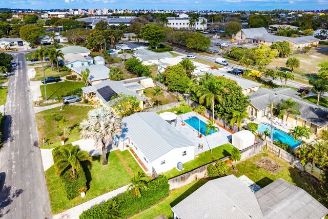 149 SE 27th Place, Boynton Beach, FL 33435