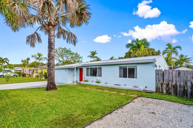149 SE 27th Place, Boynton Beach, FL 33435
