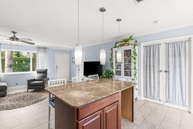 149 SE 27th Place, Boynton Beach, FL 33435