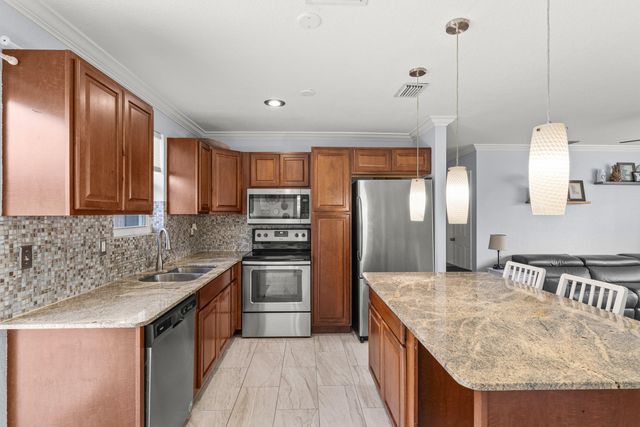 149 SE 27th Place, Boynton Beach, FL 33435