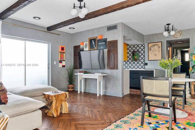 2858 Pine Tree Dr 4, Miami Beach, FL 33140