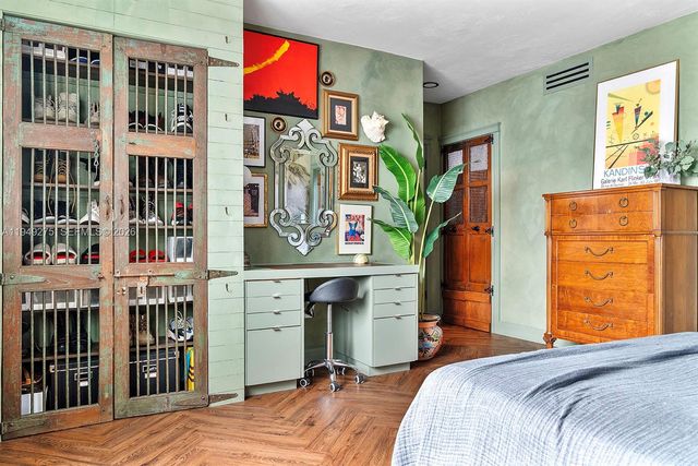 2858 Pine Tree Dr 4, Miami Beach, FL 33140