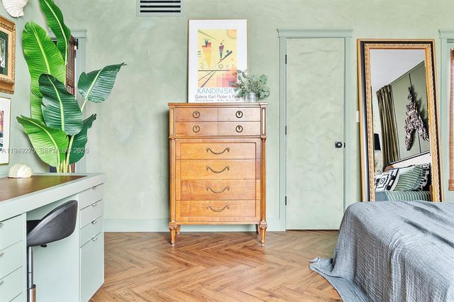 2858 Pine Tree Dr 4, Miami Beach, FL 33140