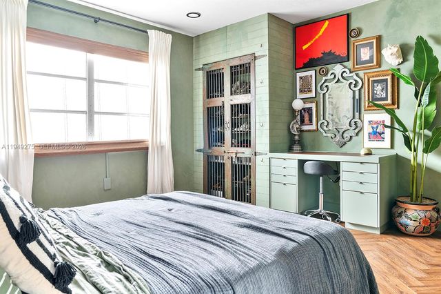 2858 Pine Tree Dr 4, Miami Beach, FL 33140