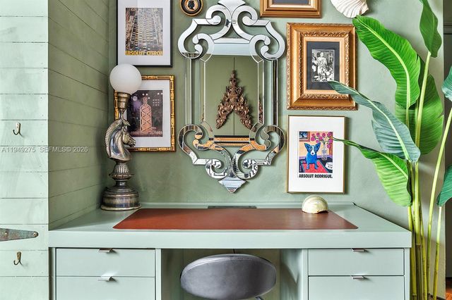 2858 Pine Tree Dr 4, Miami Beach, FL 33140