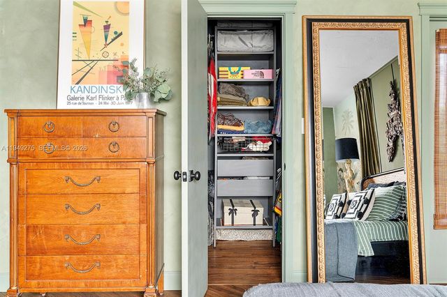 2858 Pine Tree Dr 4, Miami Beach, FL 33140