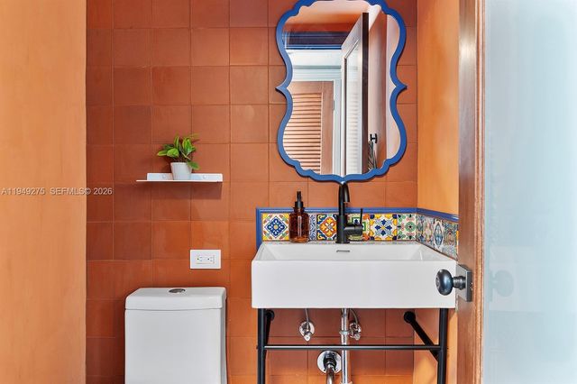 2858 Pine Tree Dr 4, Miami Beach, FL 33140