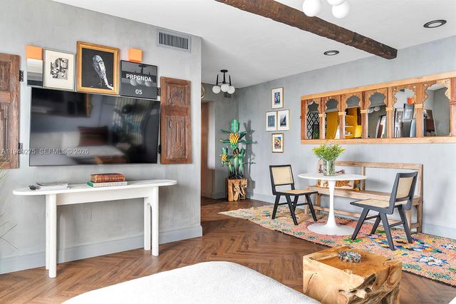 2858 Pine Tree Dr 4, Miami Beach, FL 33140