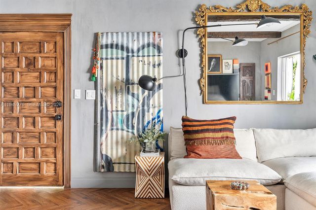 2858 Pine Tree Dr 4, Miami Beach, FL 33140