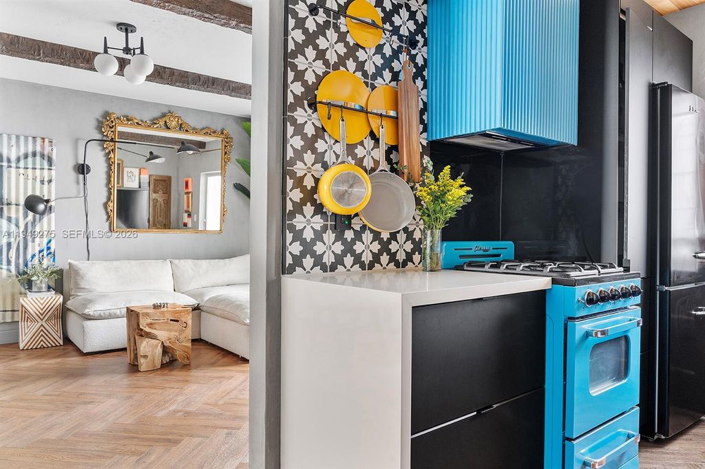 2858 Pine Tree Dr 4, Miami Beach, FL 33140