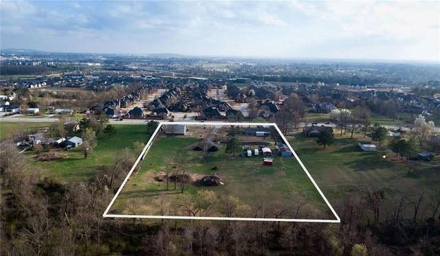 2721 W Perry Road, Rogers, AR 72758