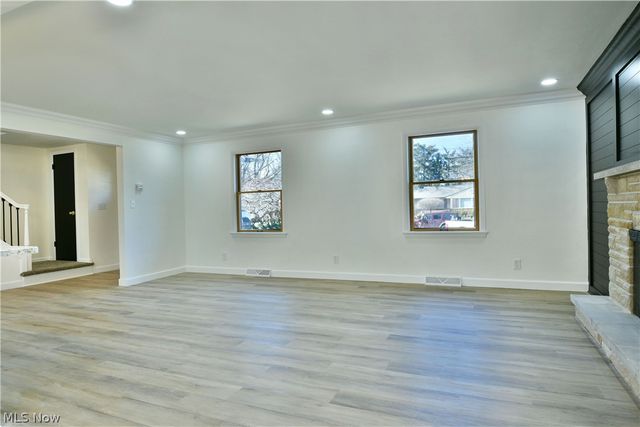 8351 Chesterton Drive, Youngstown, OH 44514