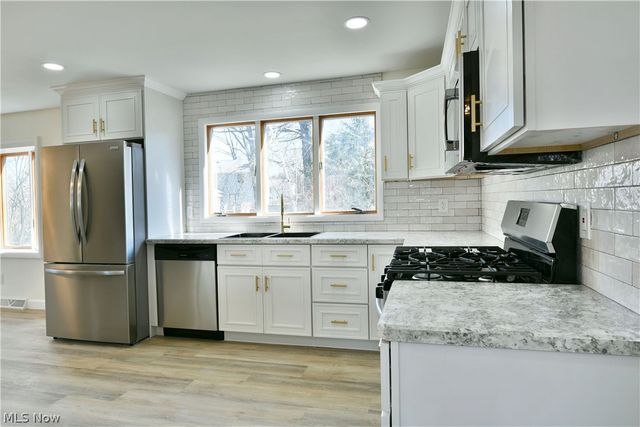 8351 Chesterton Drive, Youngstown, OH 44514