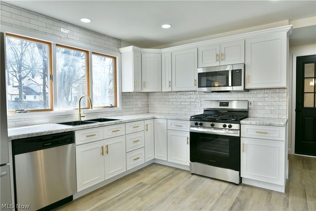 8351 Chesterton Drive, Youngstown, OH 44514