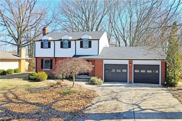 8351 Chesterton Drive, Youngstown, OH 44514