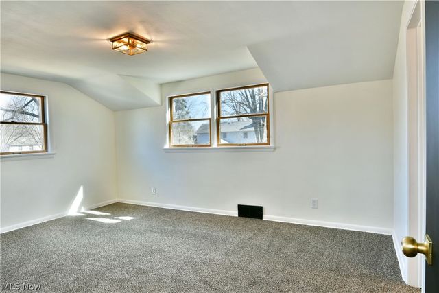 8351 Chesterton Drive, Youngstown, OH 44514