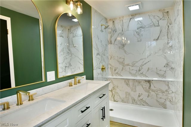 8351 Chesterton Drive, Youngstown, OH 44514