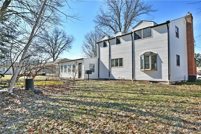 8351 Chesterton Drive, Youngstown, OH 44514