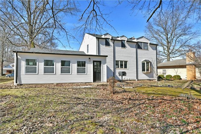 8351 Chesterton Drive, Youngstown, OH 44514