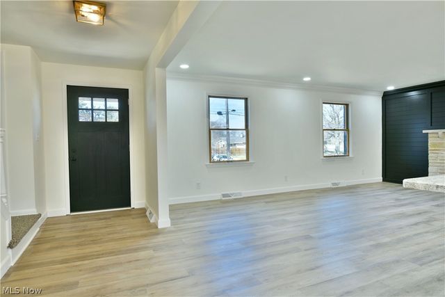 8351 Chesterton Drive, Youngstown, OH 44514