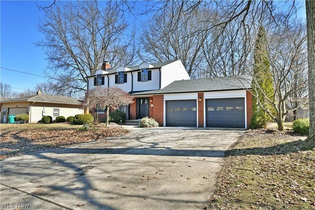 8351 Chesterton Drive, Youngstown, OH 44514
